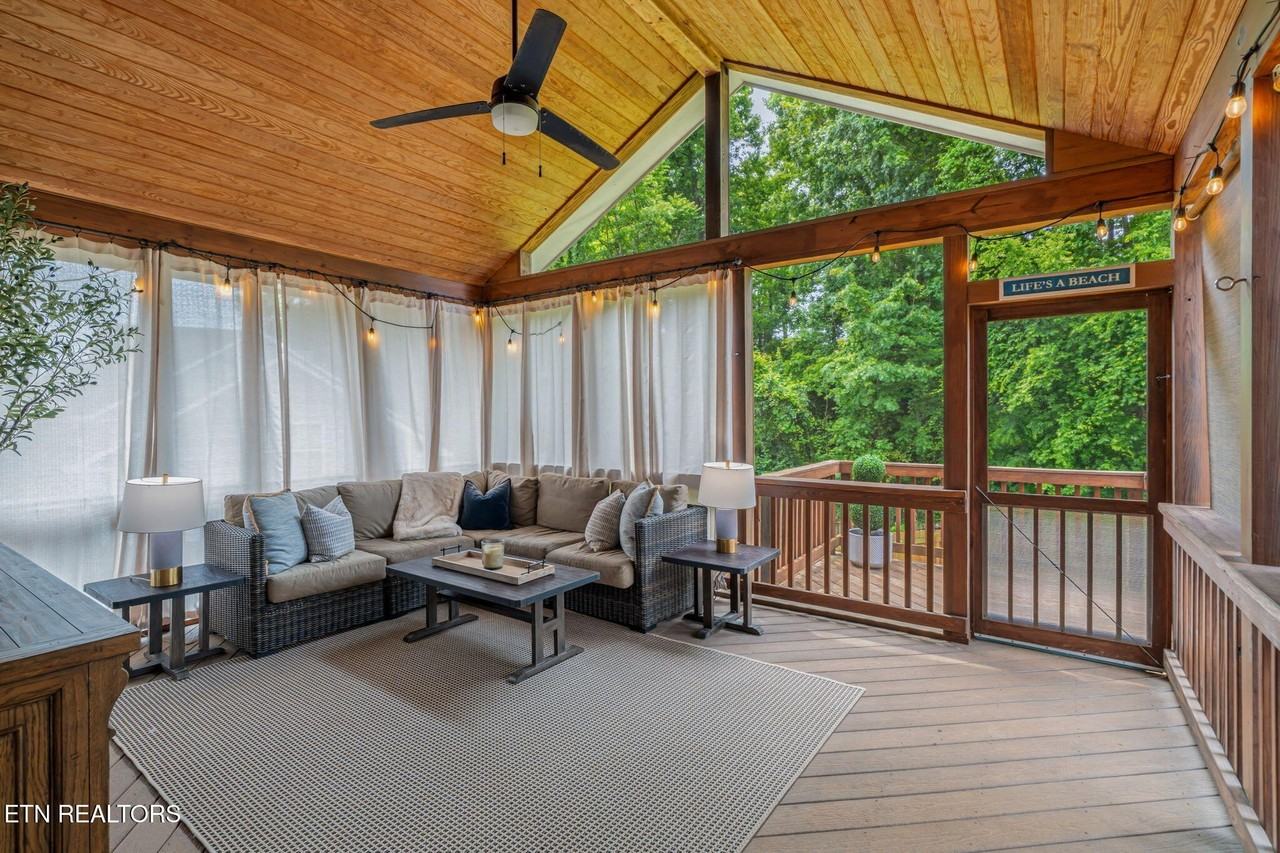 1226 Harrington Dr - Photo 4 of 47