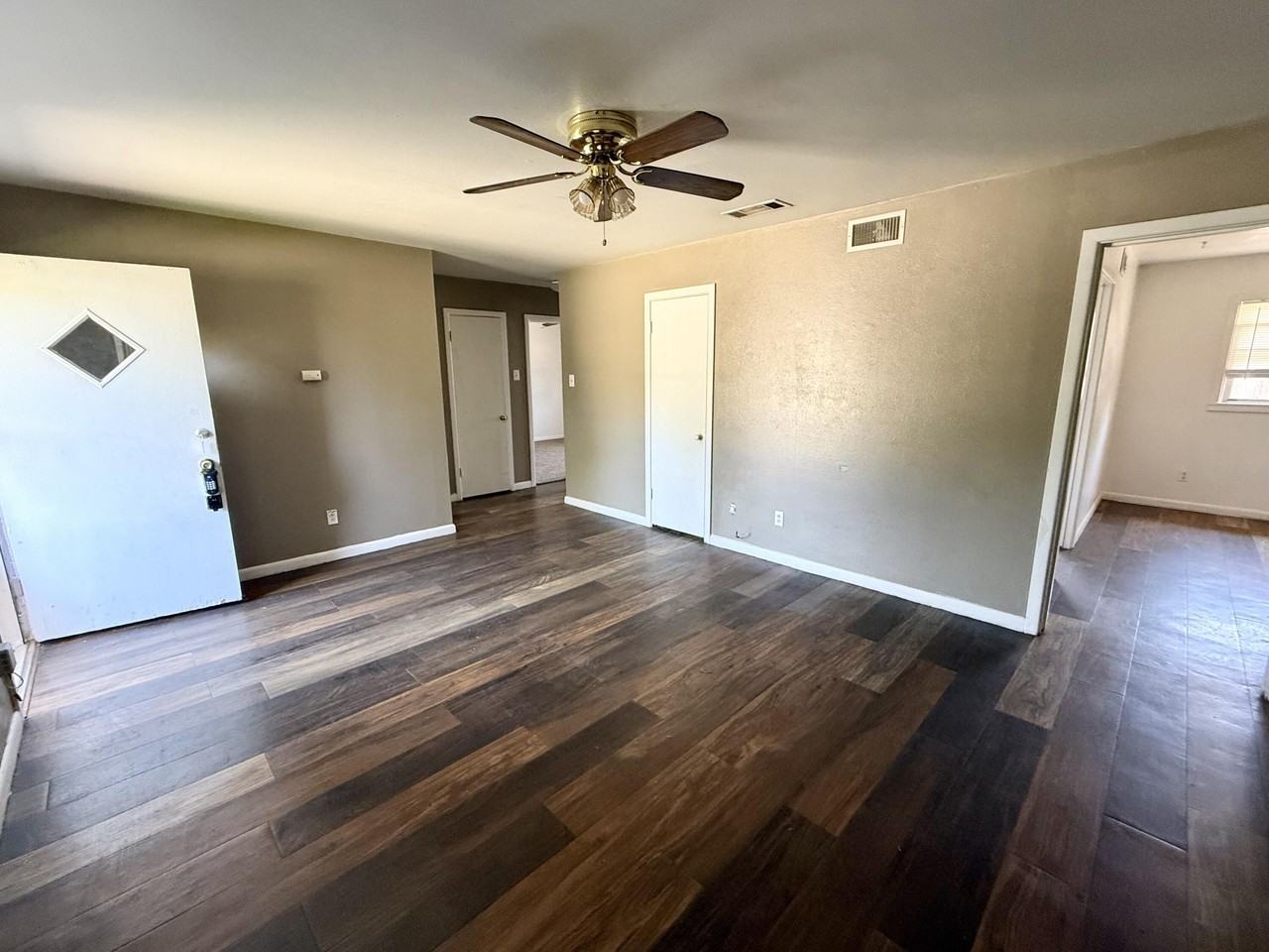 2817 63rd St - Photo 2 of 16