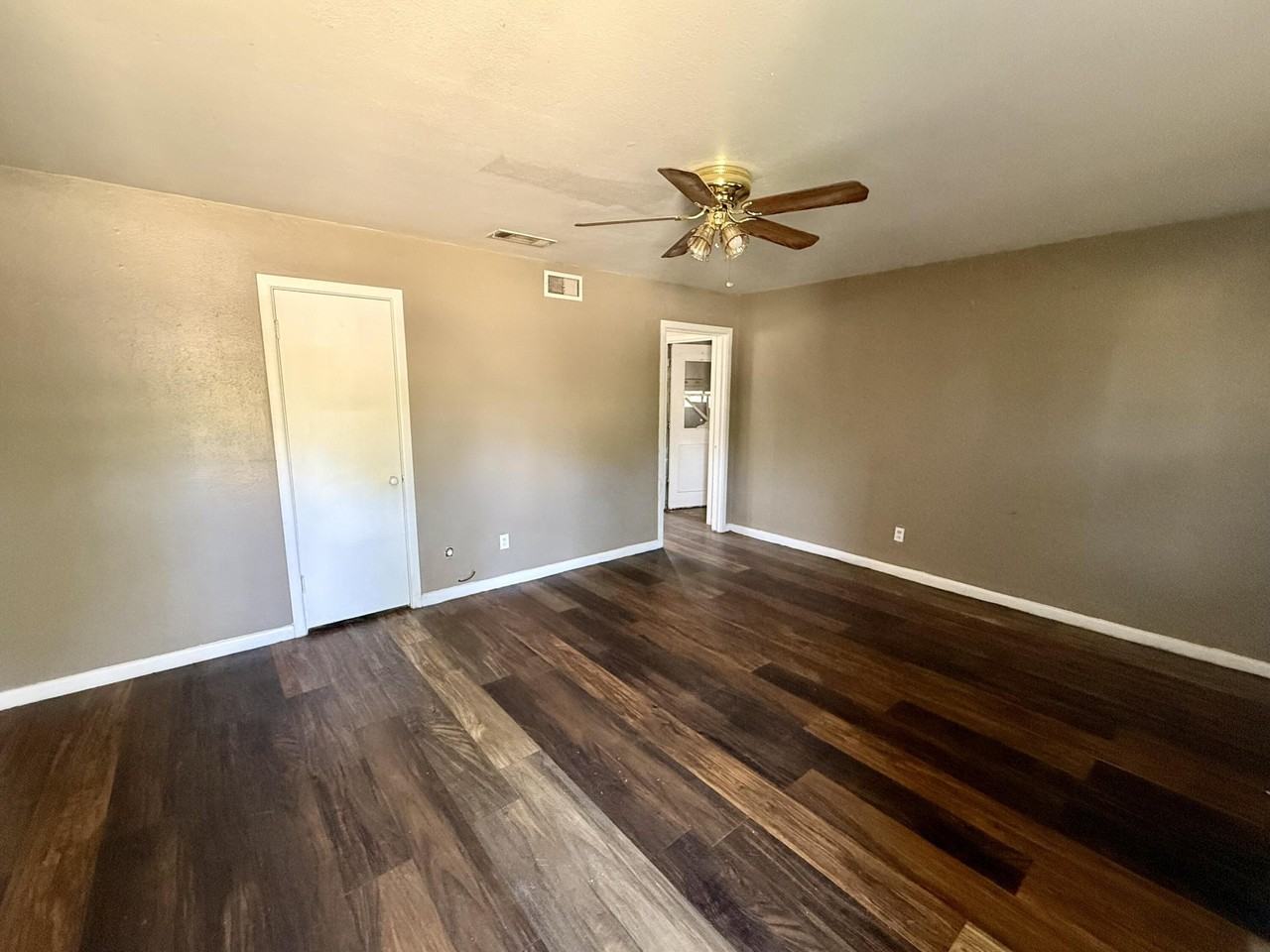 2817 63rd St - Photo 3 of 16