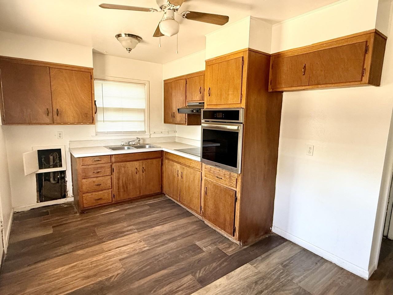 2817 63rd St - Photo 4 of 16