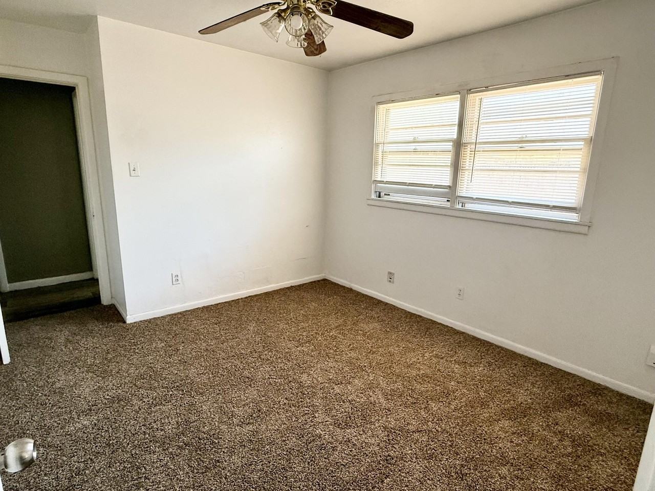 2817 63rd St - Photo 5 of 16