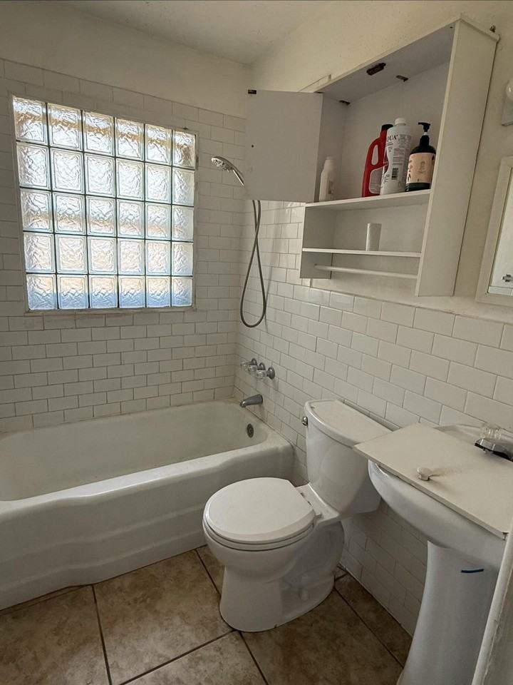 2817 63rd St - Photo 7 of 16