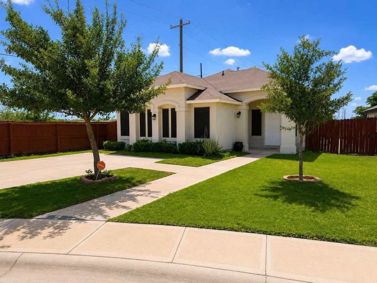 2711 Purdy Ct - Photo 2 of 15