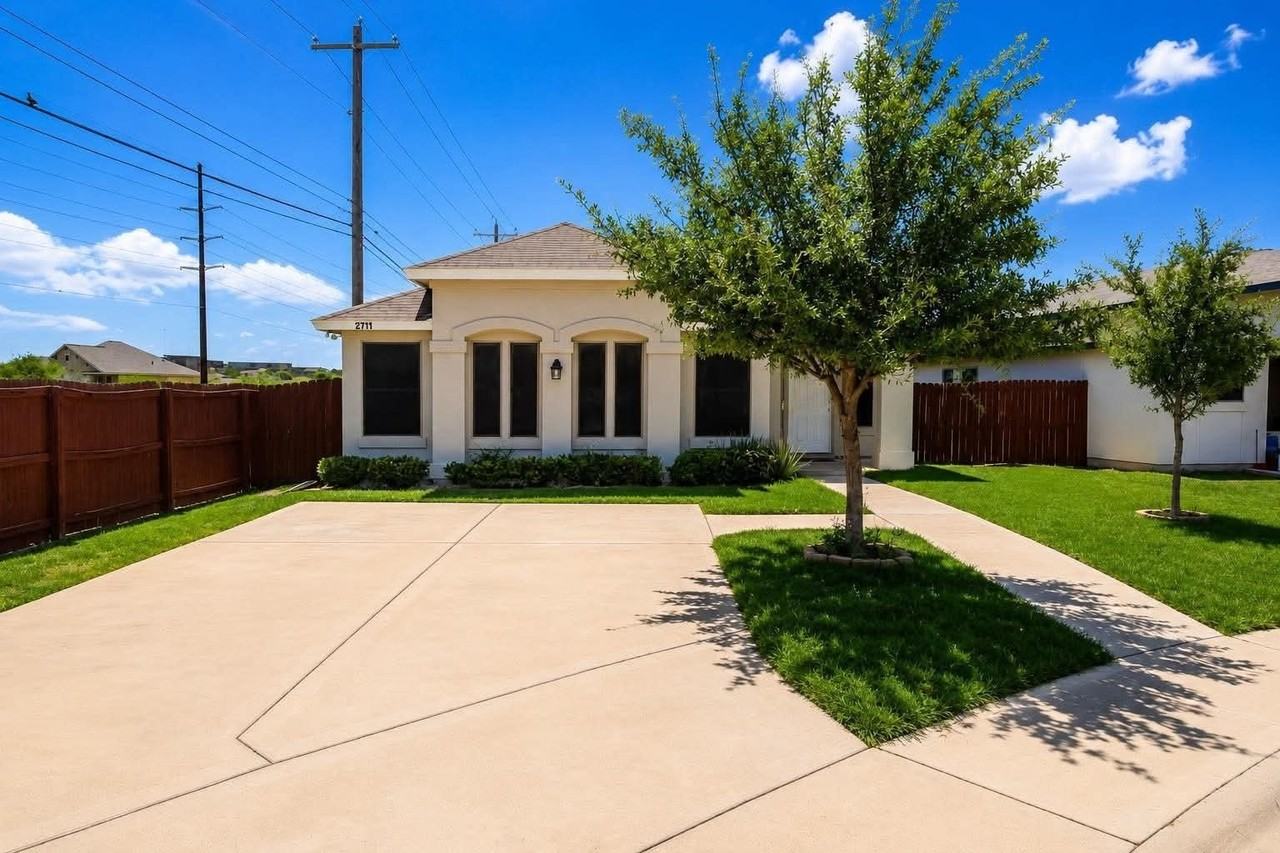 2711 Purdy Ct - Photo 4 of 15