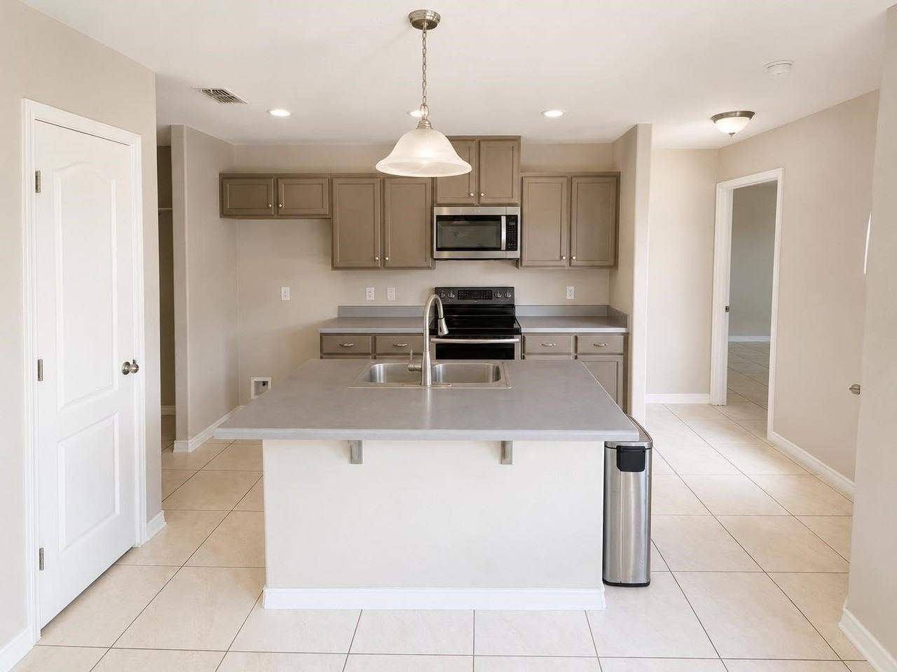 2711 Purdy Ct - Photo 7 of 15