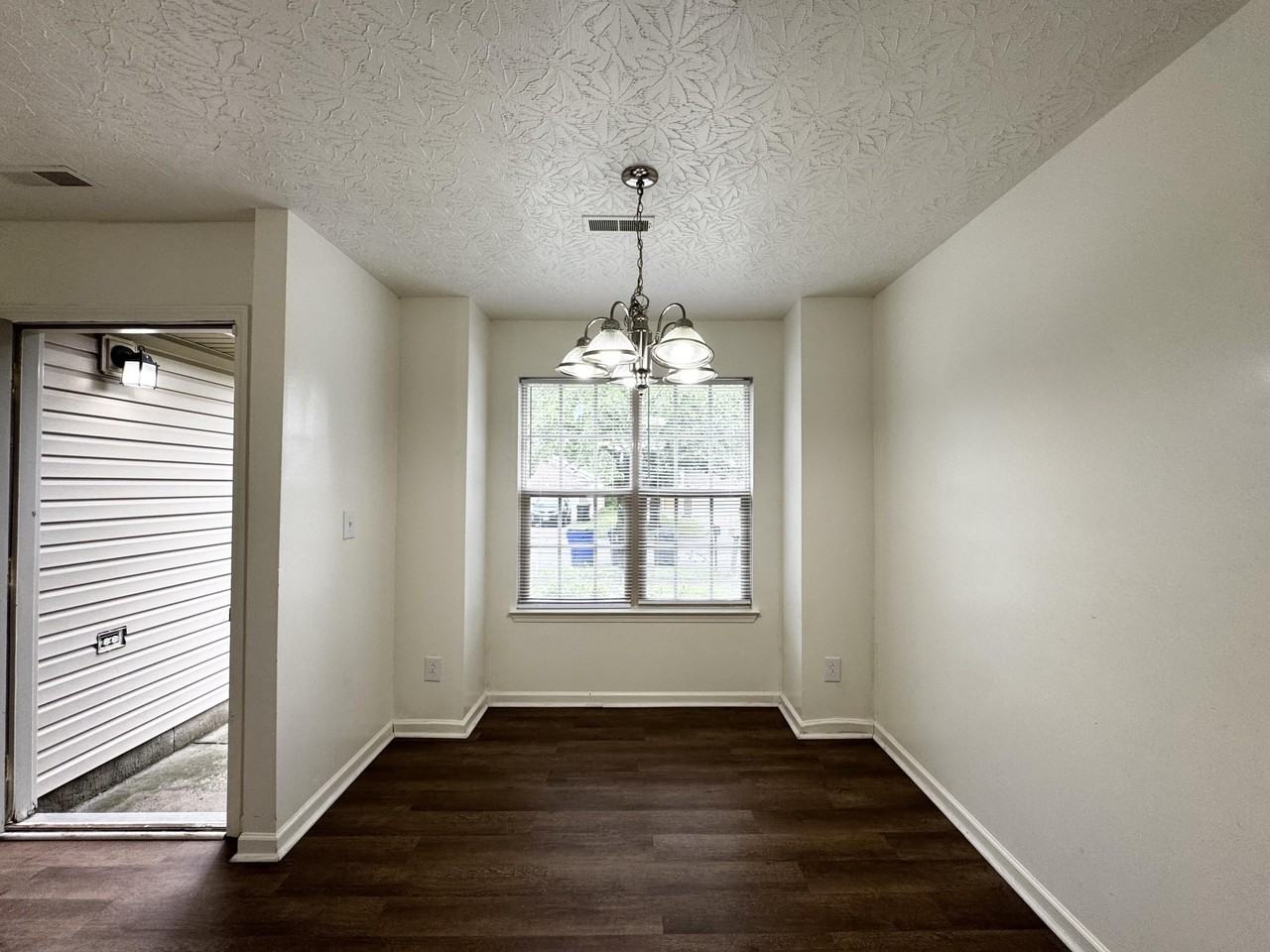 2740 Michelle Park - Photo 3 of 20