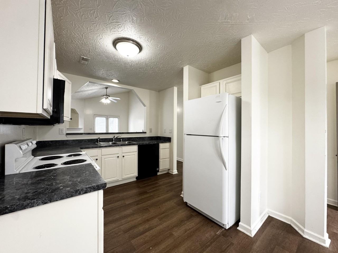 2740 Michelle Park - Photo 4 of 20