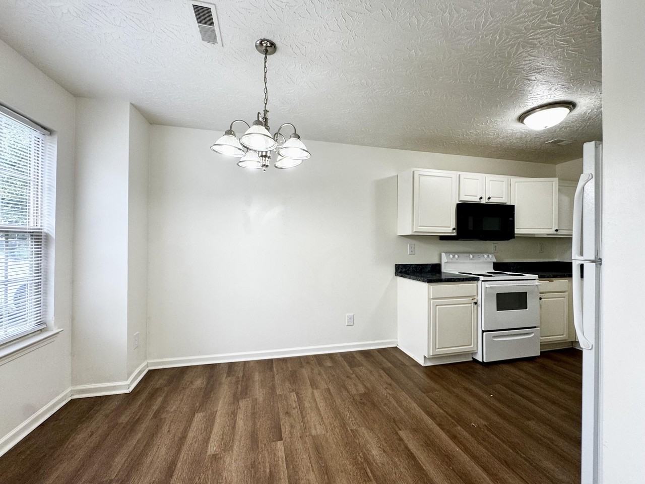 2740 Michelle Park - Photo 5 of 20