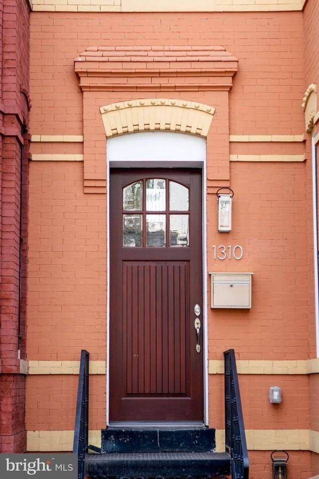 1310 Riggs St Nw - Photo 4 of 50