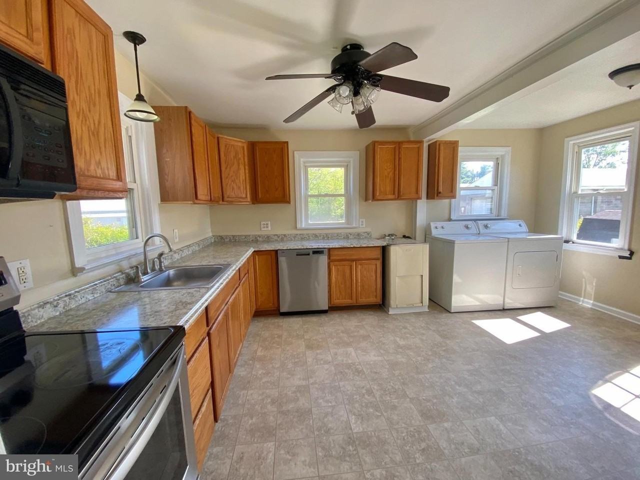 10 Meadow Rd - Photo 3 of 20