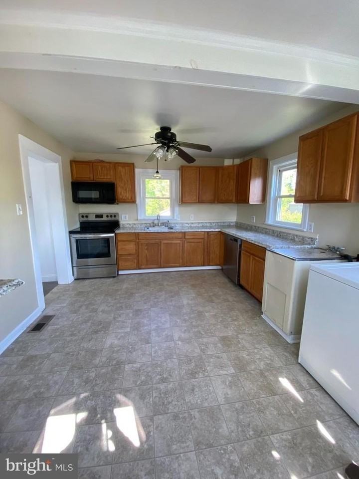 10 Meadow Rd - Photo 6 of 20