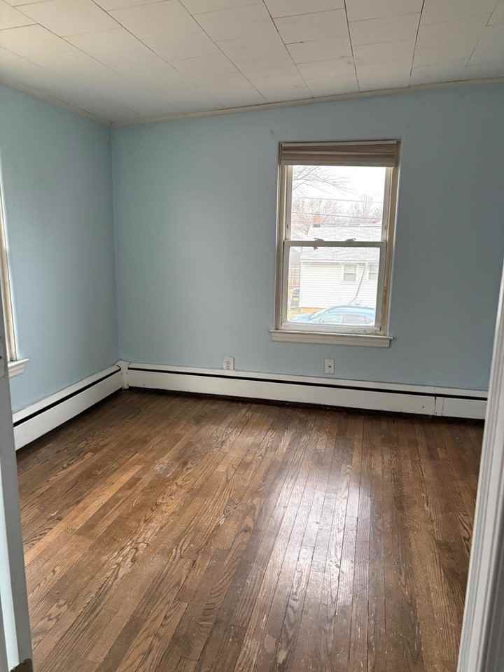 1314 Dorchester Ave - Photo 3 of 13