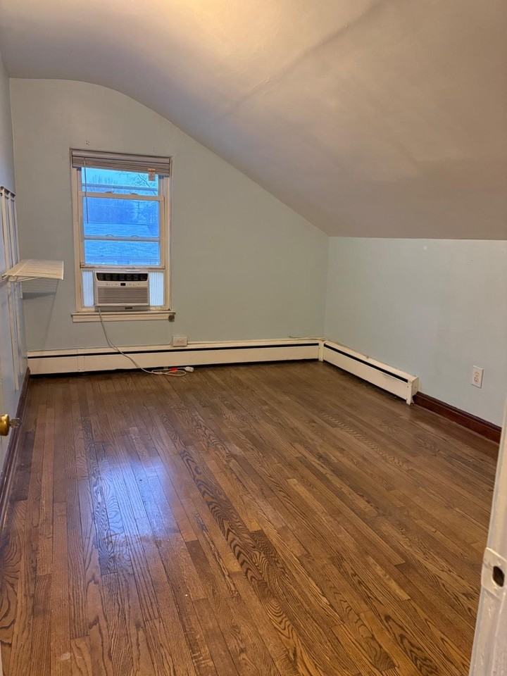 1314 Dorchester Ave - Photo 7 of 13