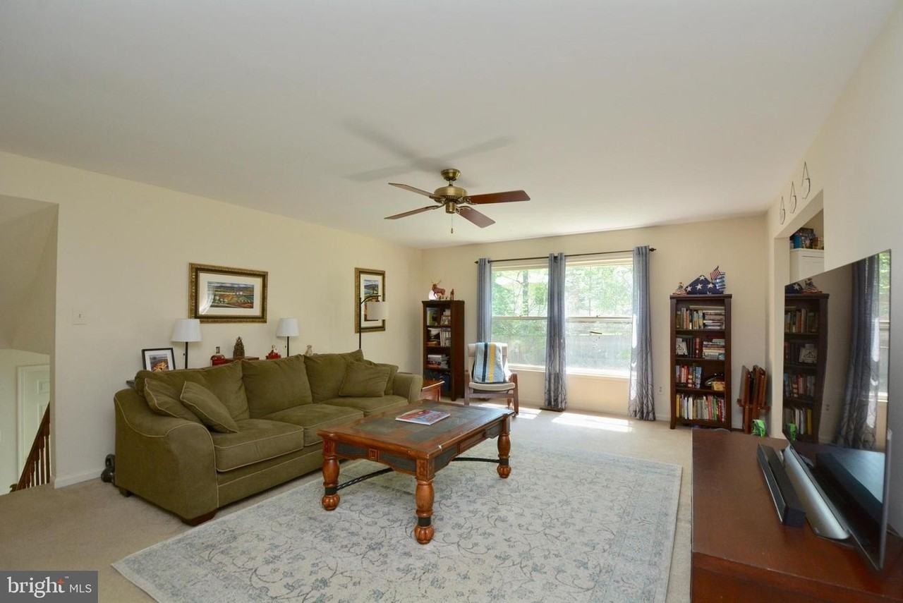 7307 Fathom Ct - Photo 4 of 25