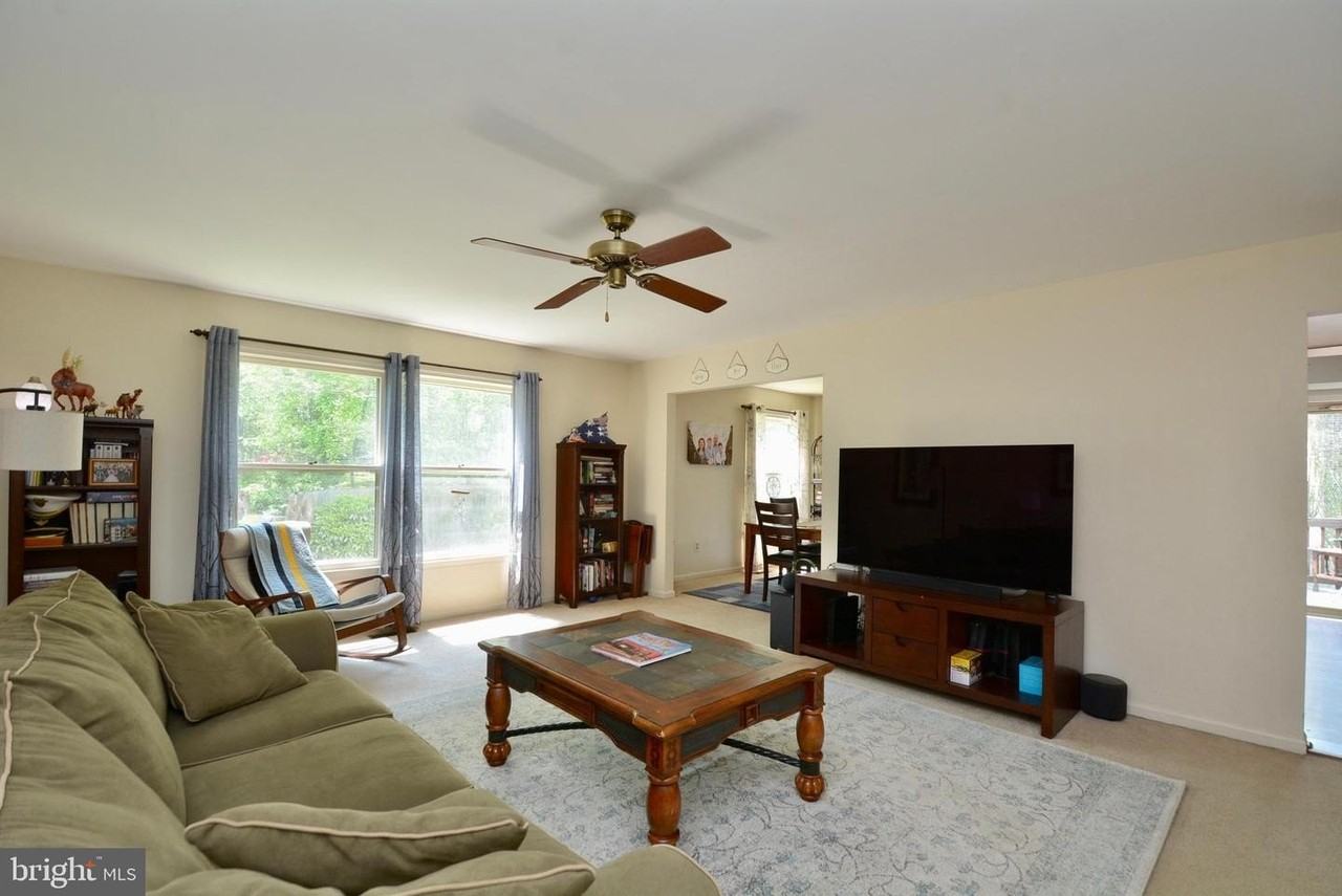 7307 Fathom Ct - Photo 5 of 25