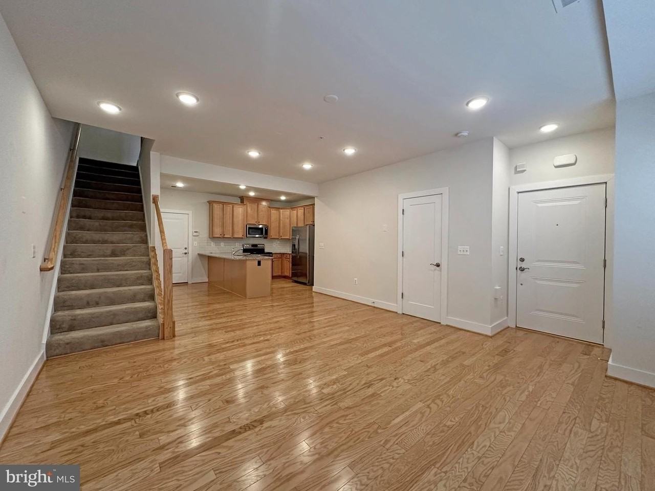 44766 Tiverton Sq - Photo 3 of 38
