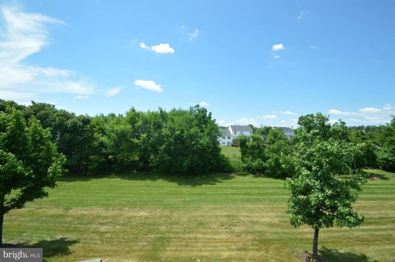 21774 Kings Crossing Ter - Photo 2 of 32