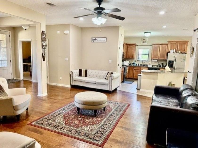 3522 Golden Valley Ln - Photo 3 of 16