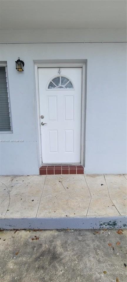 2615 Sw 22nd Ave #6 - Photo 3 of 21