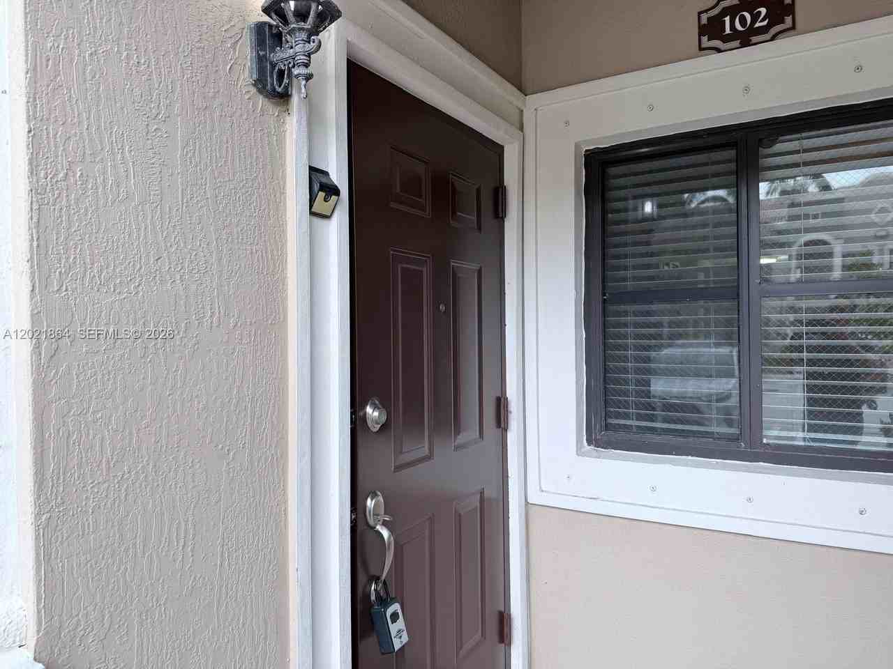 3585 Ne 5th St #102 - Photo 4 of 17