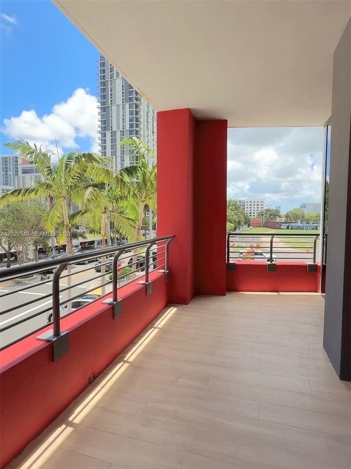 90 Ne 32nd St #201