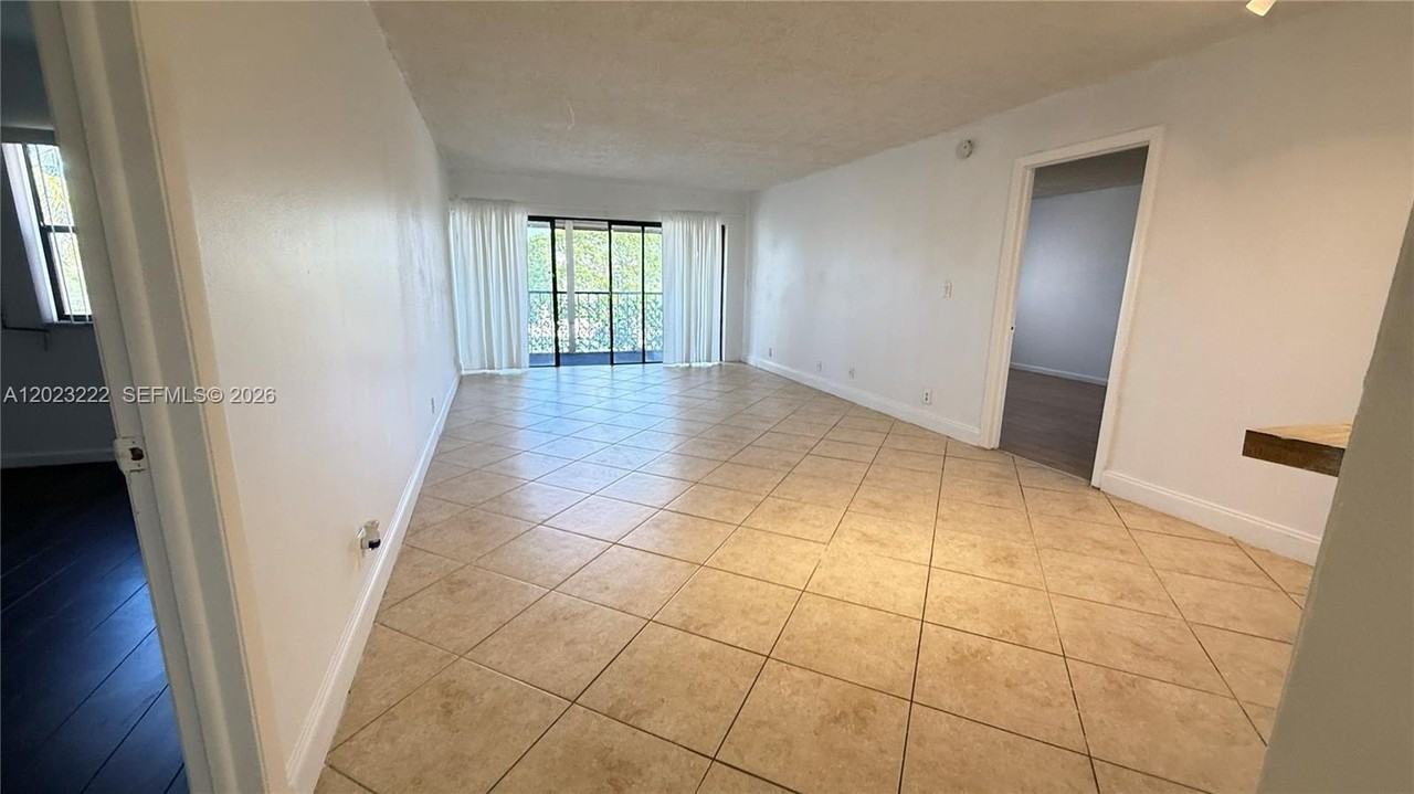 240 Lakeview Dr #306 - Photo 6 of 31