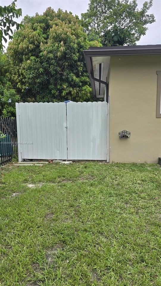 11930 Sw 187th St #1 - Photo 2 of 12