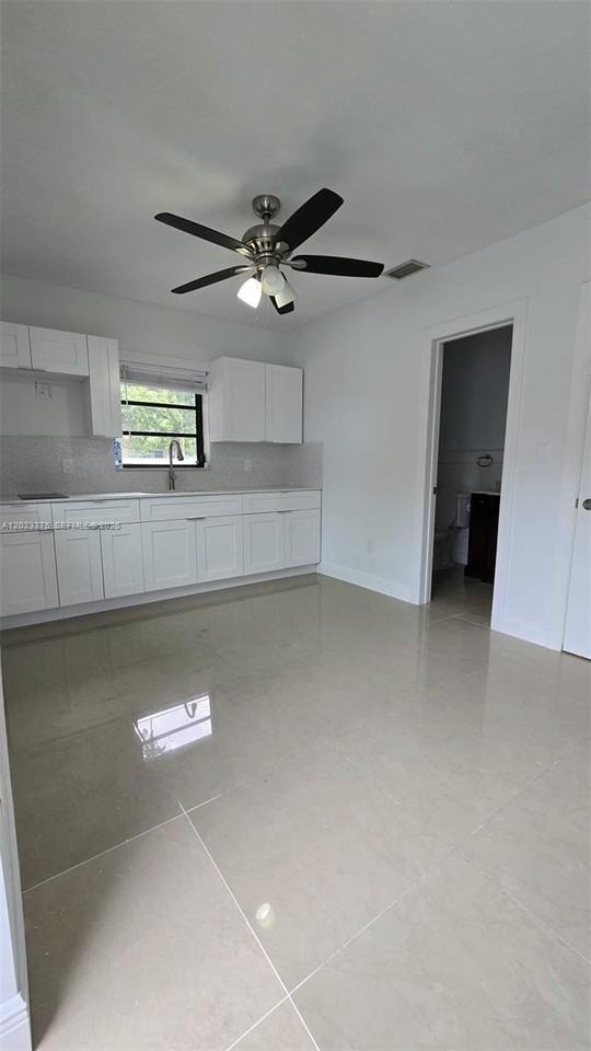 11930 Sw 187th St #1 - Photo 3 of 12