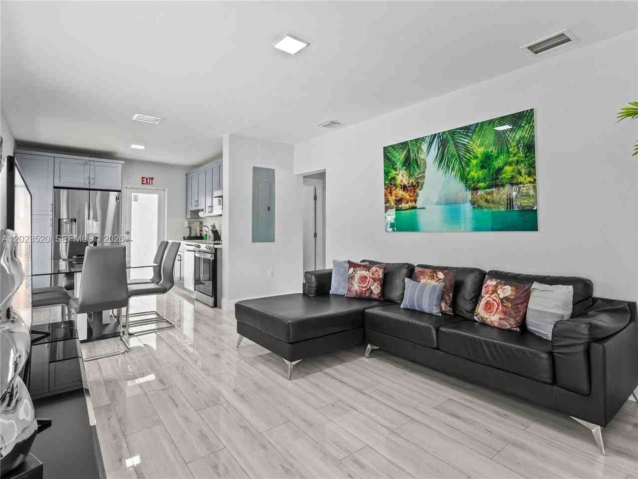 1431 Sw 29th St #1431 - Photo 3 of 36