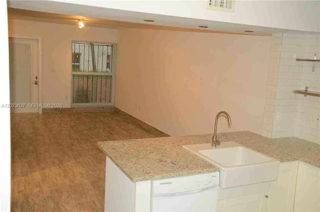 937 Michigan Ave #3 - Photo 5 of 11