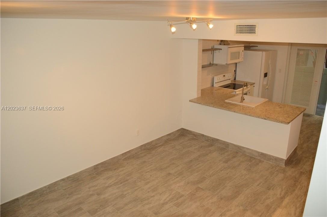 937 Michigan Ave #3 - Photo 6 of 11