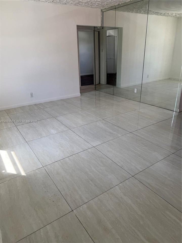 3810 Sw 25th St #1 - Photo 3 of 8