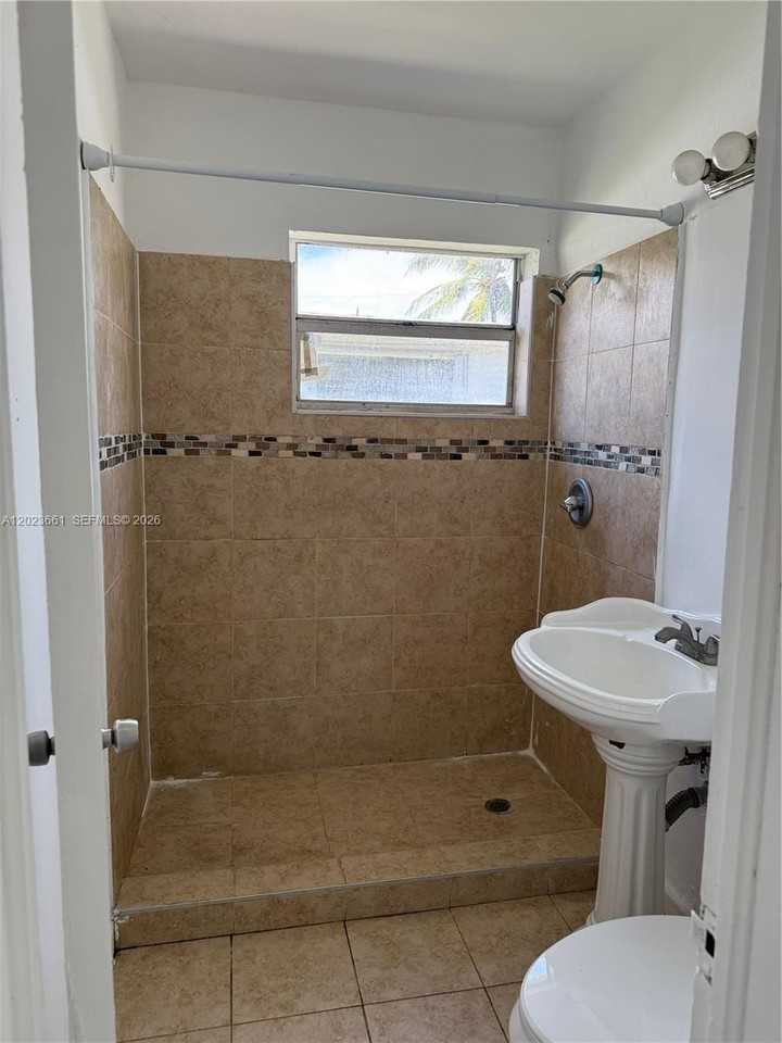 3810 Sw 25th St #1 - Photo 4 of 8