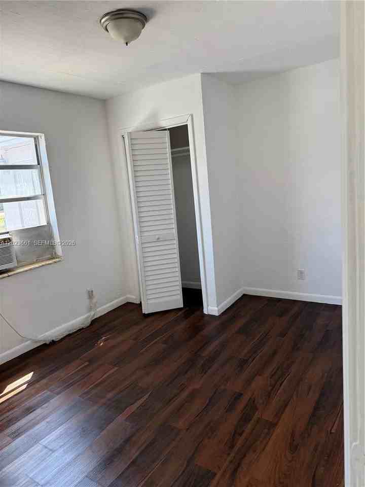 3810 Sw 25th St #1 - Photo 5 of 8