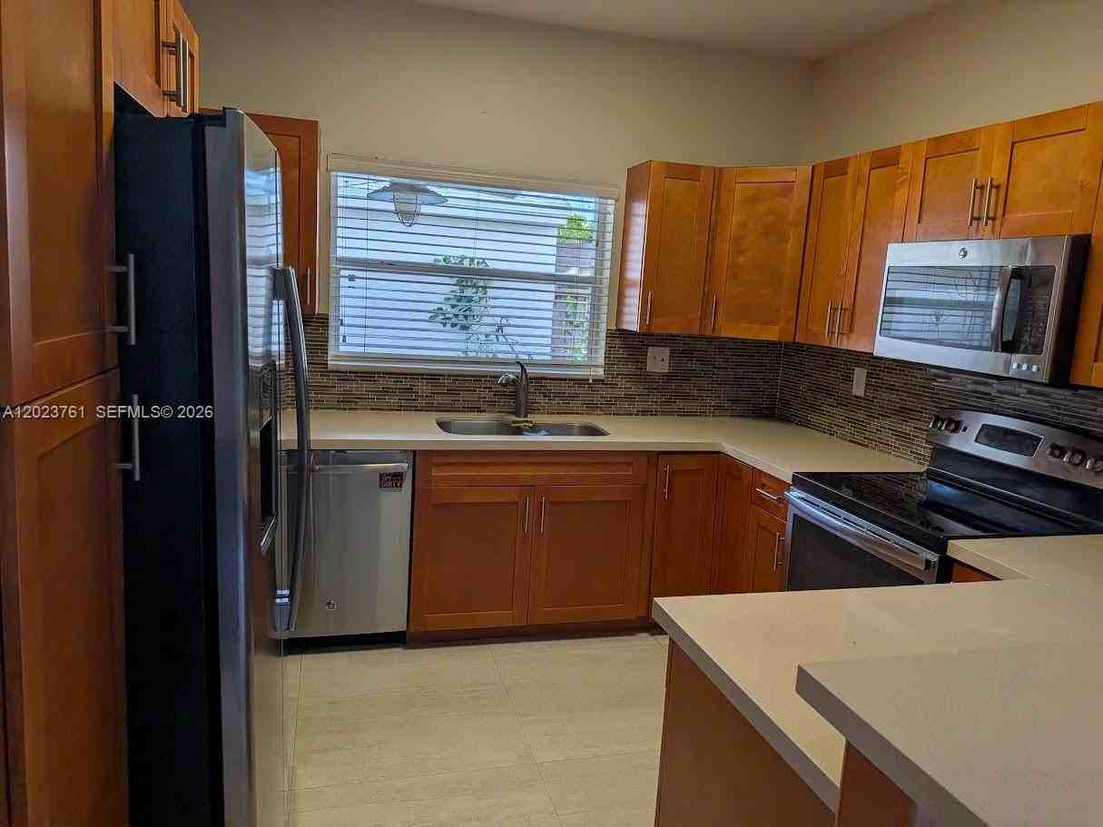 11740 Sw 102nd St - Photo 2 of 13