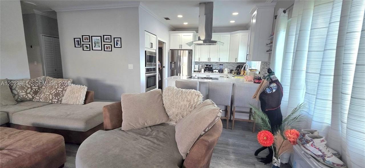 6428 Flagler St #6428 - Photo 5 of 32