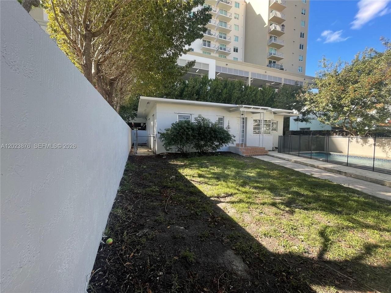 1020 Sw 36th Ct - Photo 2 of 38
