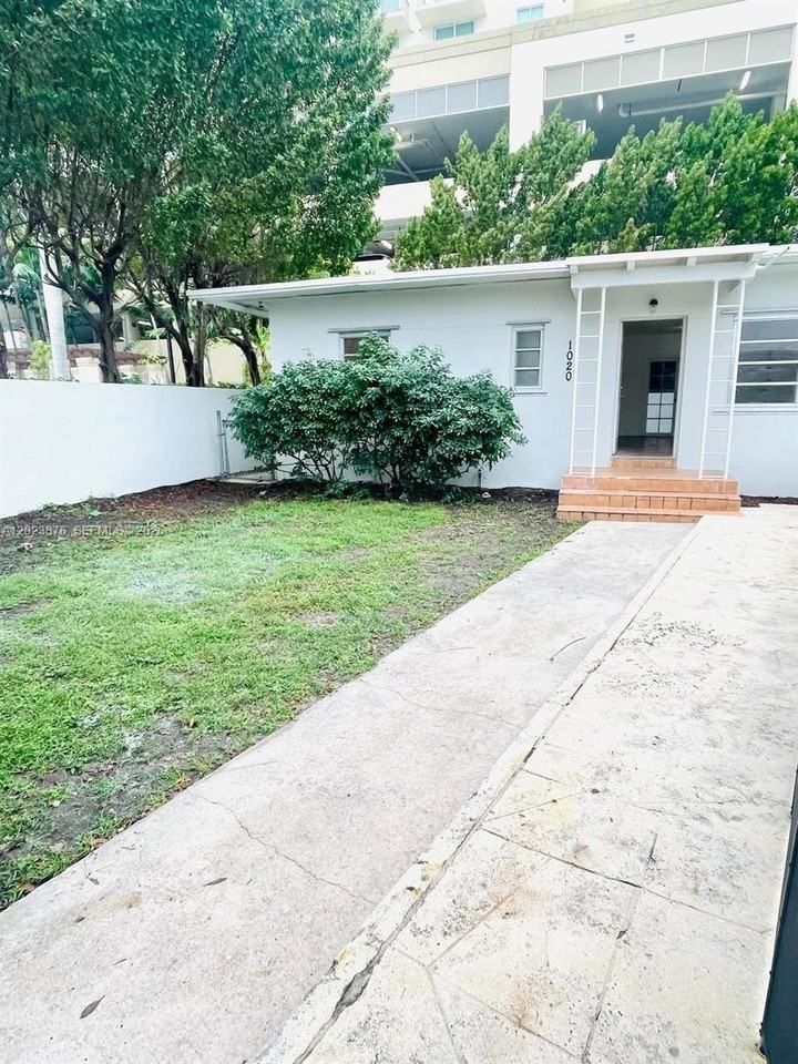 1020 Sw 36th Ct - Photo 3 of 38