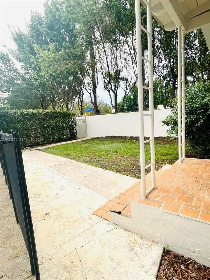 1020 Sw 36th Ct - Photo 6 of 38