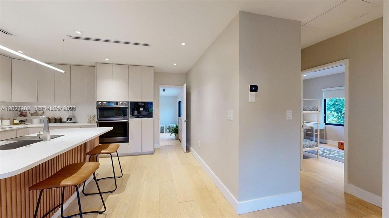 1277 Sw 19th St - Photo 6 of 50