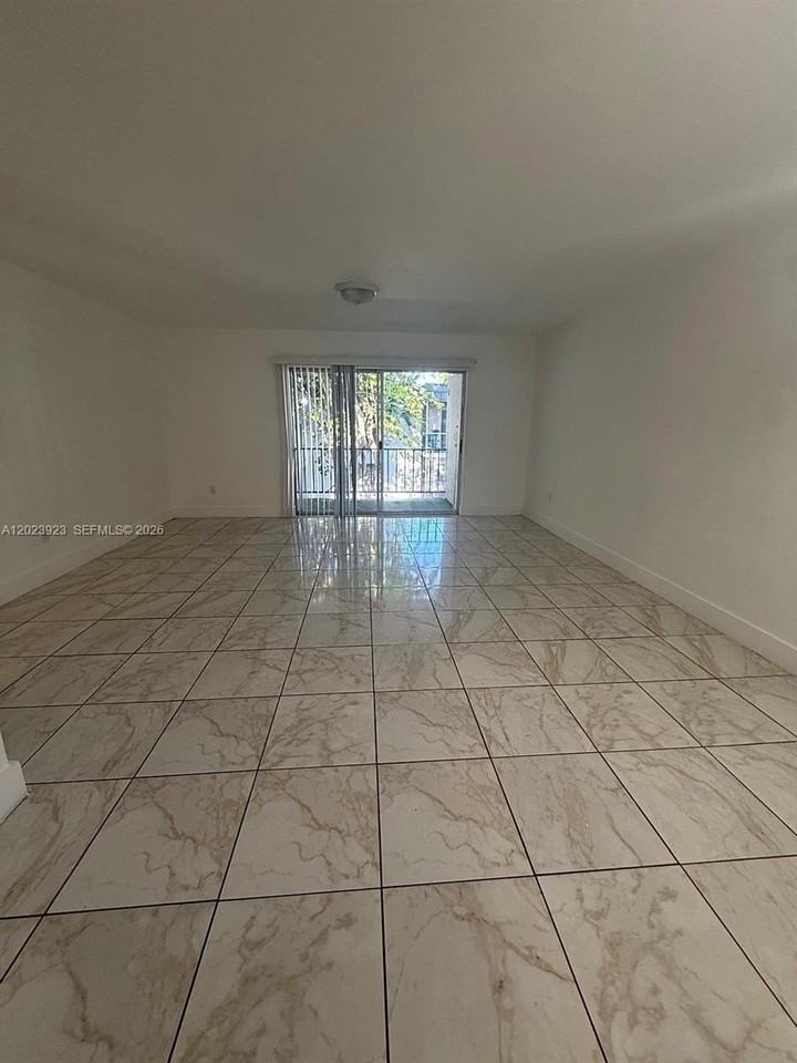 10393 N Kendall Dr #U7 - Photo 3 of 13