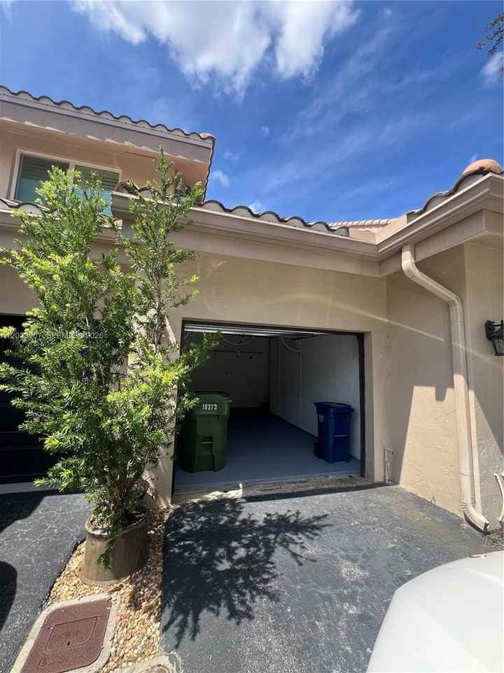 16373 Malibu Dr #51 - Photo 4 of 50