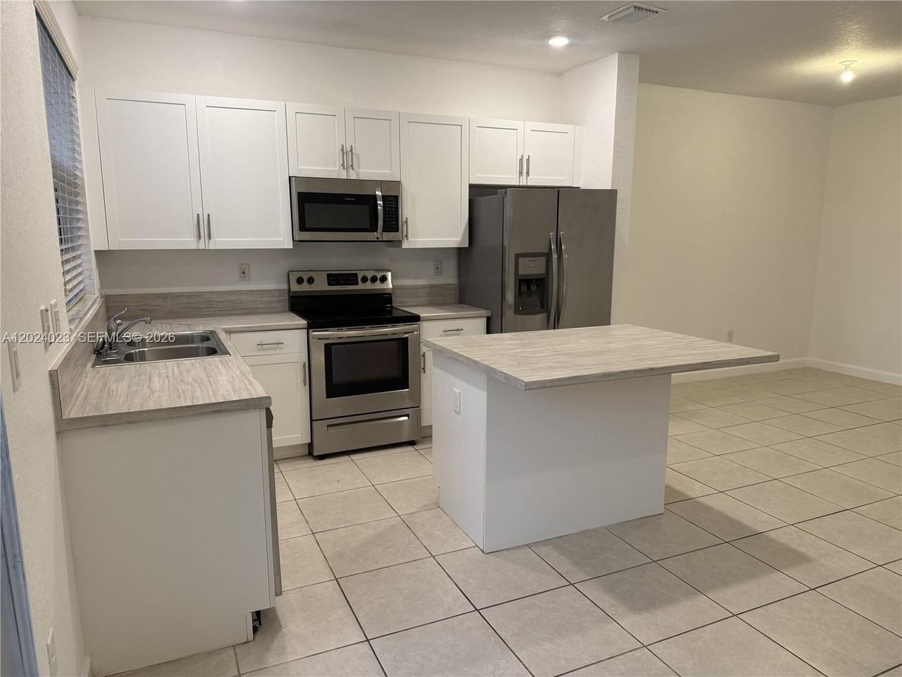 2731 Se 15th St #2731 - Photo 2 of 16