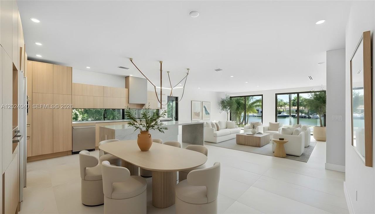 550 S Shore Dr - Photo 5 of 39