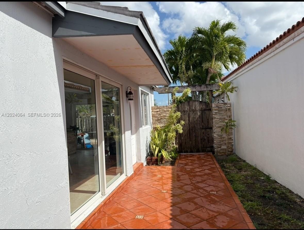 17221 Sw 142nd Ct - Photo 2 of 22