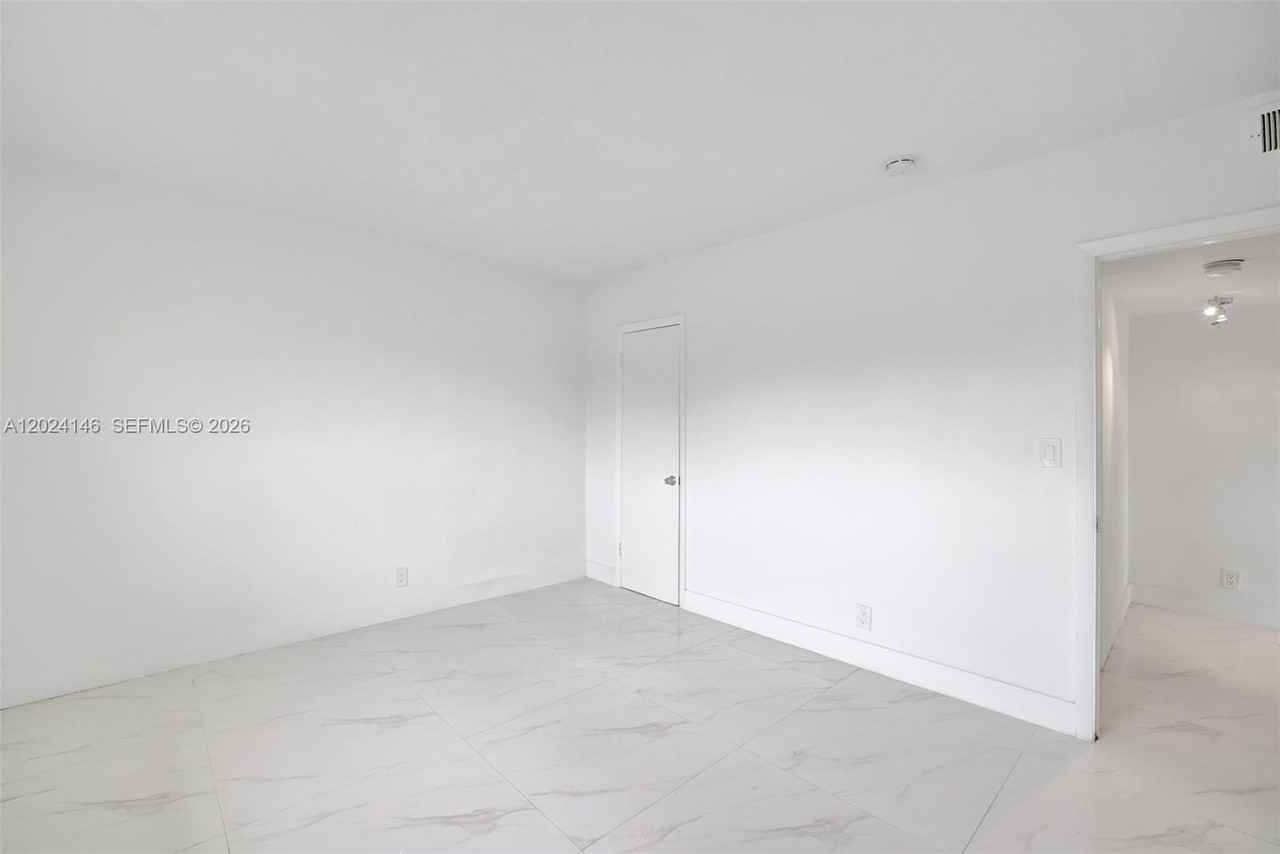 5731 Ne 18th Ave #6 - Photo 5 of 28