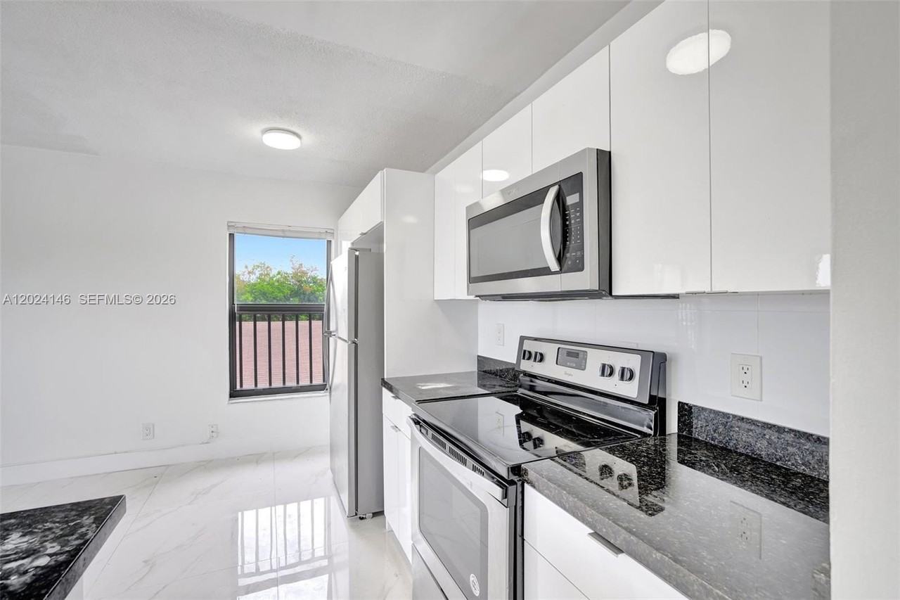 5731 Ne 18th Ave #6 - Photo 7 of 28