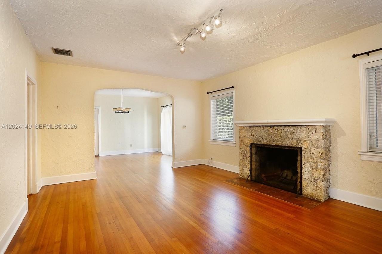 712 Navarre Ave - Photo 4 of 19