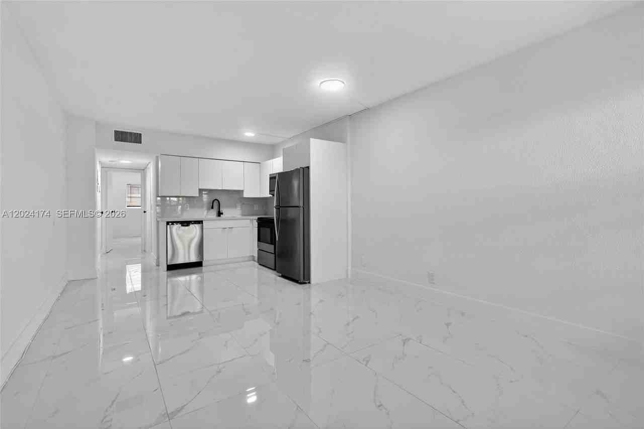 1740 Funston St #4 - Photo 4 of 25