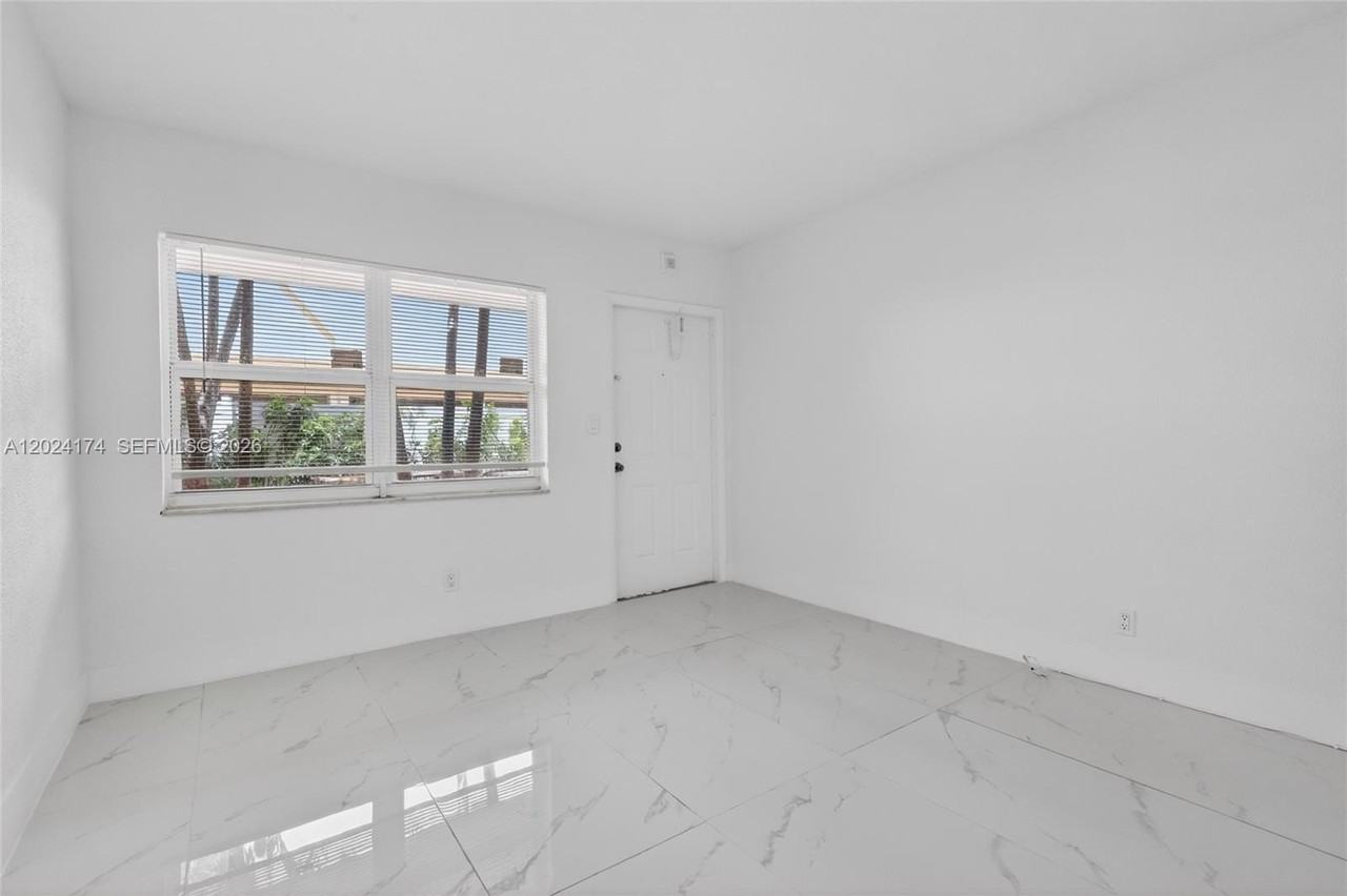 1740 Funston St #4 - Photo 5 of 25